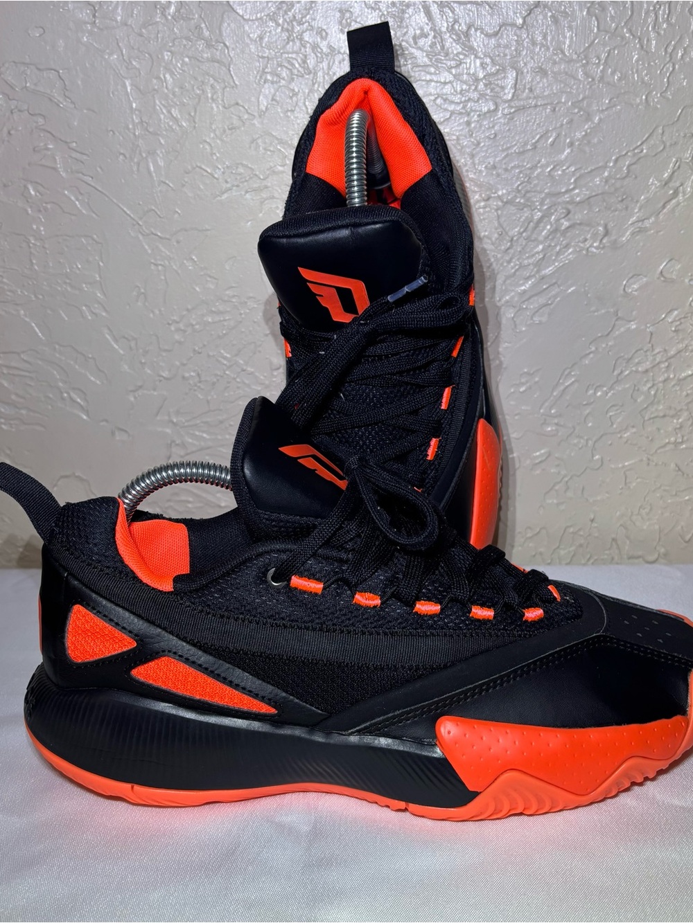 Adidas Dame Certified 2 Low basketball shoes Men’s Size 9